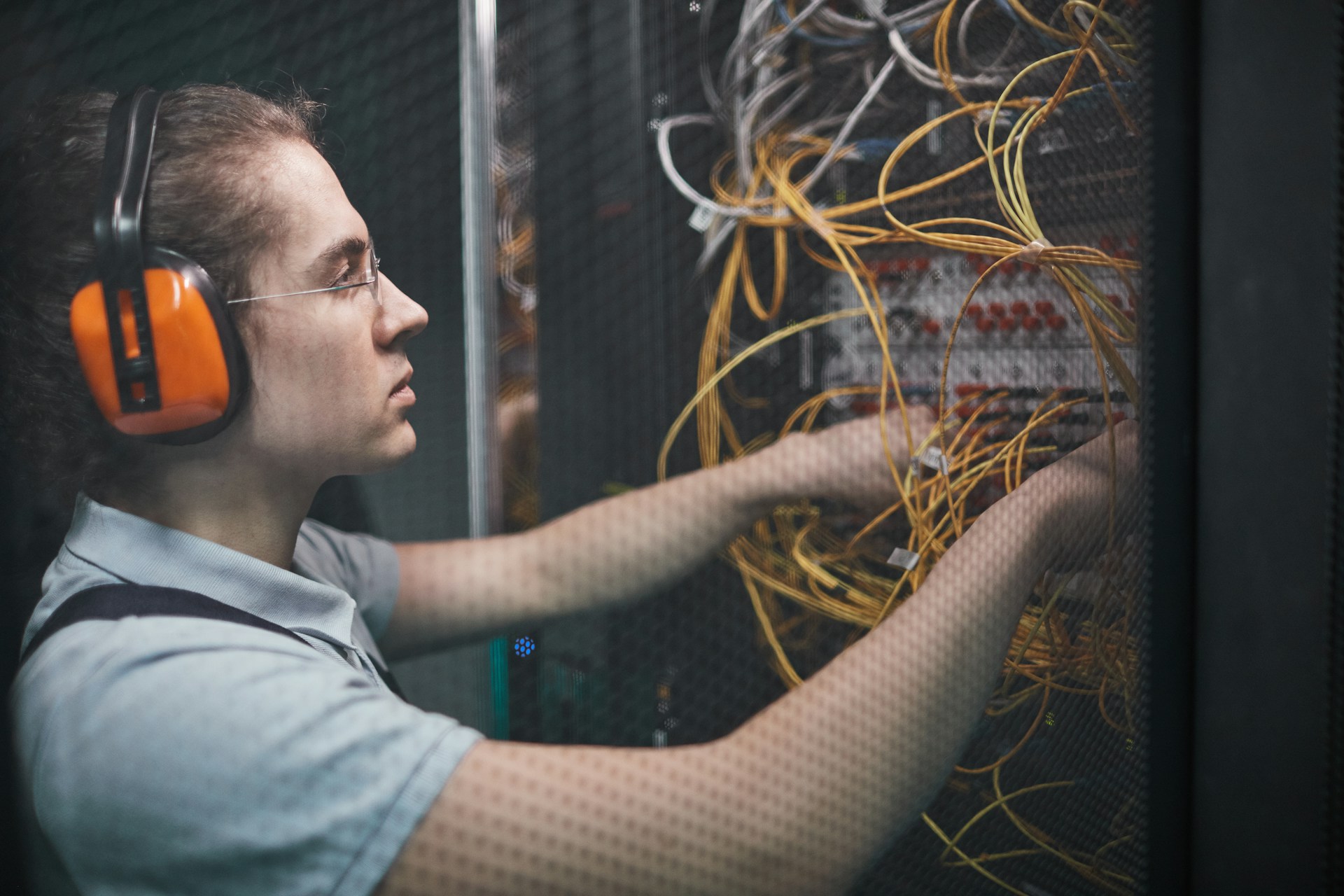 Network Problem Person Infrastructure Network Problems Disrupt Workplaces